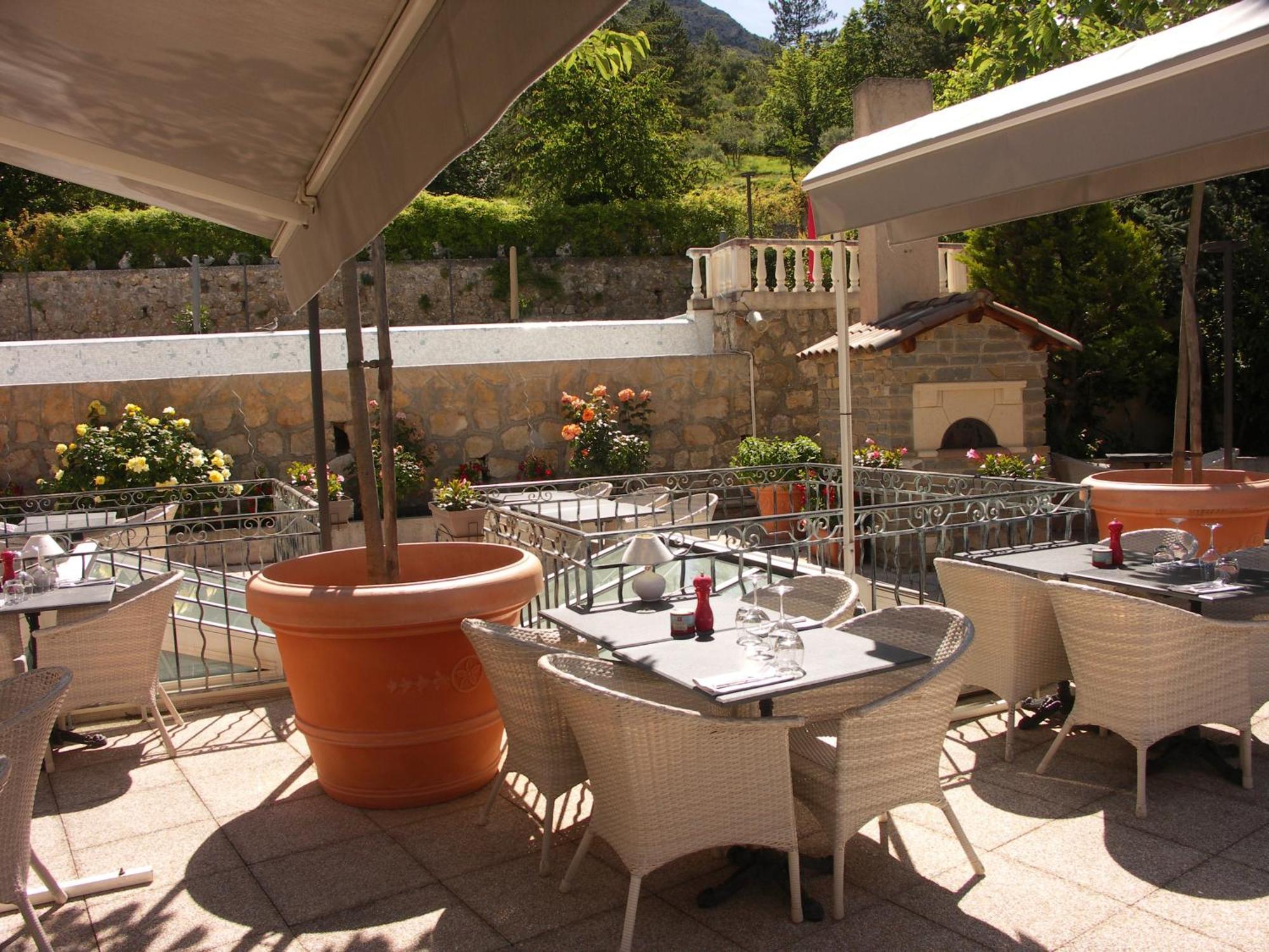 Hotel La Bonne Auberge Мустье-Сент-Мари Экстерьер фото
